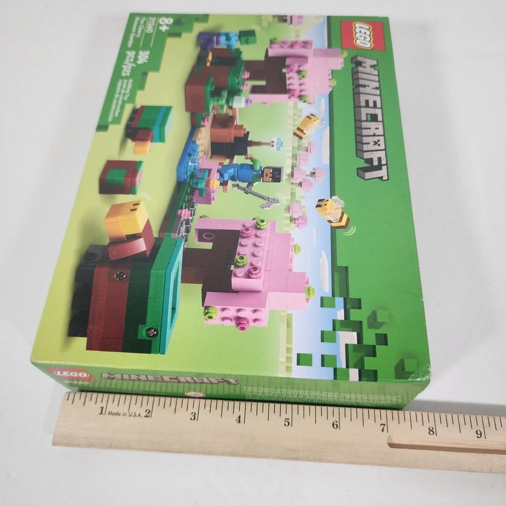 LEGO Minecraft 21260 The Cherry Blossom Garden 304 Pc New Sealed Building Set